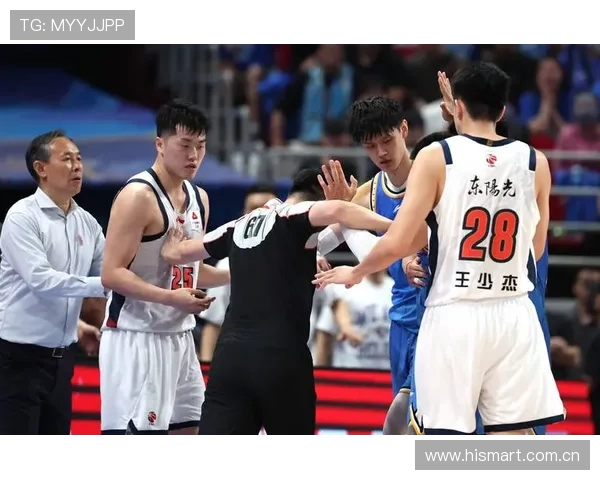 CBA上海队主场迎战对手，争夺季后赛席位的关键战役